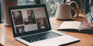 4_a_minimalistic_image_of_a_laptop_on_8ce5582e-5645-45e8-8480-fd7637cd6f8a